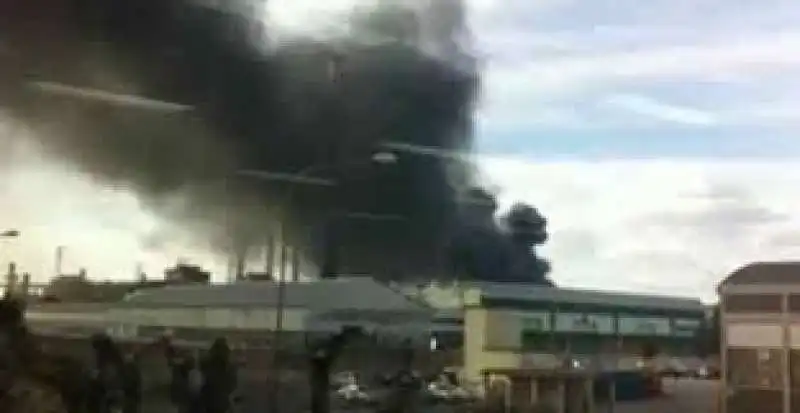 incendio all'ilva di taranto 4