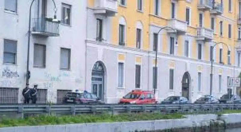 incendio in una casa di milano