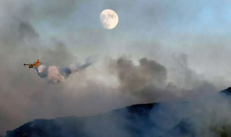 incendio nella zona degli studios della warner bros a los angeles 10