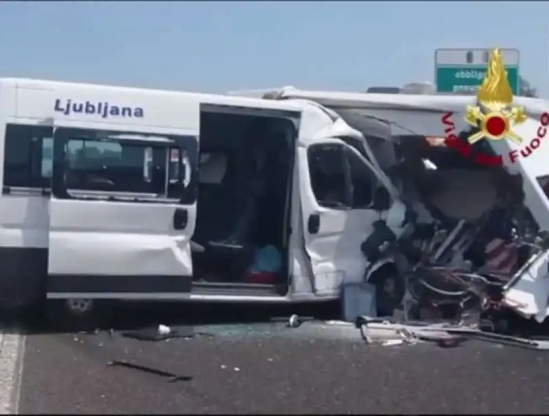 incidente sull'autostrada a13  2