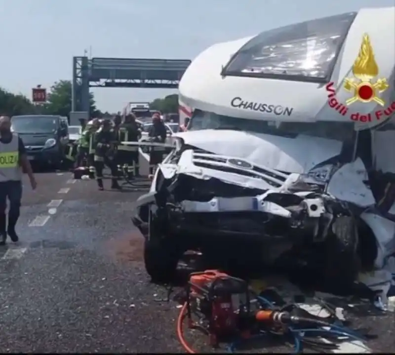 incidente sull'autostrada a13  4