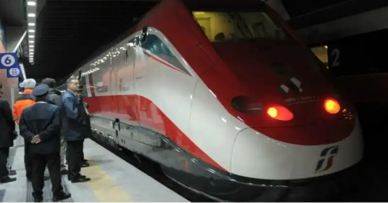 LA DONNA ACCOLTELLATA SU UN FRECCIAROSSA  