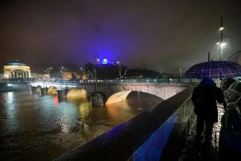 la piena del fiume po a torino 1