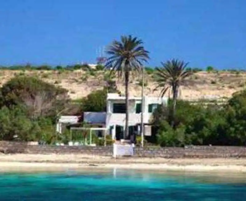 la villa di berlusconi a lampedusa