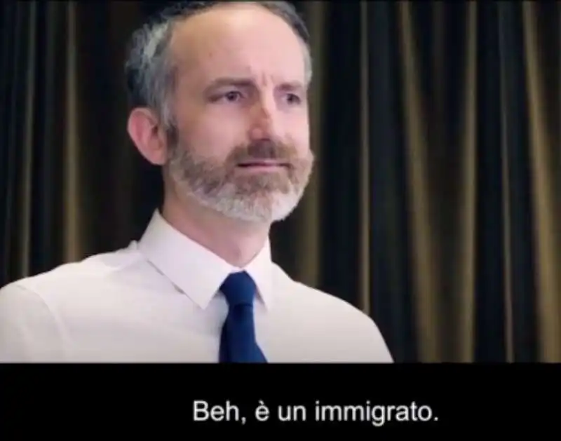 LO SPOT DEI LABURISTI INGLESI CONTRO I POLITICI CHE DANNO LA COLPA DI TUTTO AI MIGRANTI 