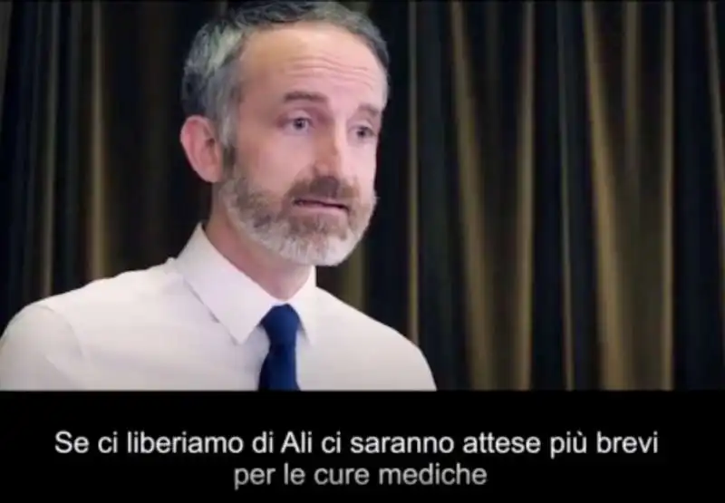 LO SPOT DEI LABURISTI INGLESI CONTRO I POLITICI CHE DANNO LA COLPA DI TUTTO AI MIGRANTI 