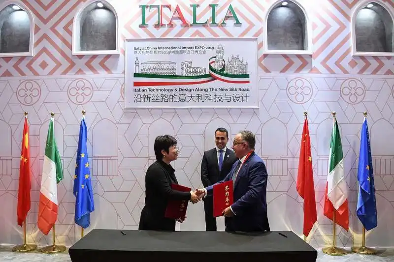 luigi di maio carlo maria ferro  al padiglione italia shanghai