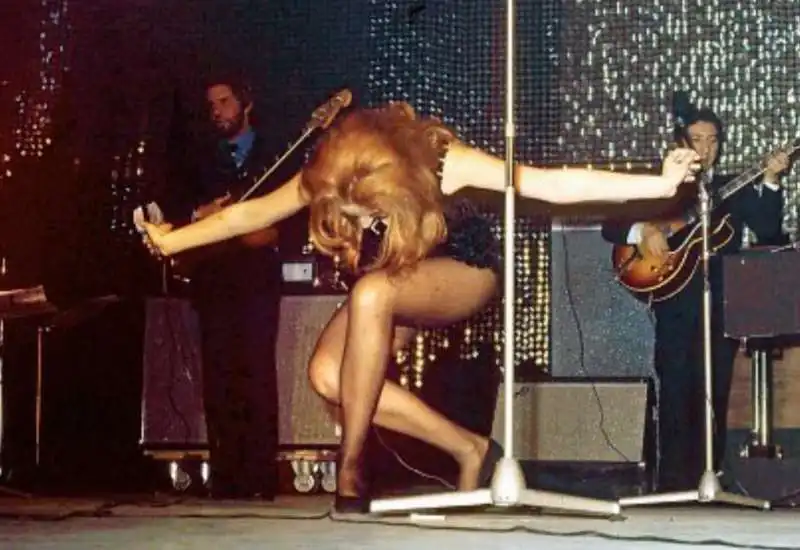 mina sul palco nel 1971