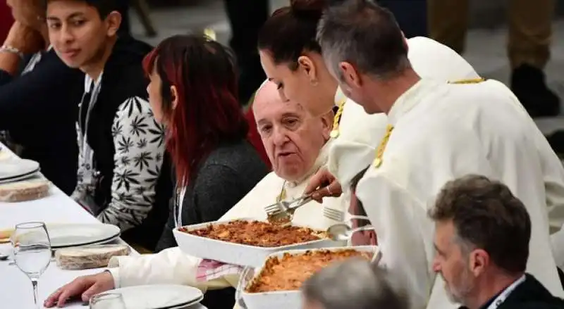 PAPA BERGOGLIO E LE LASAGNE HALAL   