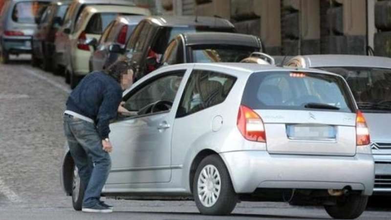 parcheggiatori abusivi napoli 5