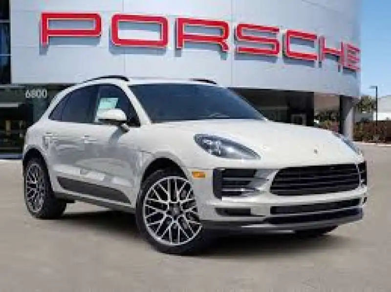 PORSCHE MACAN 1