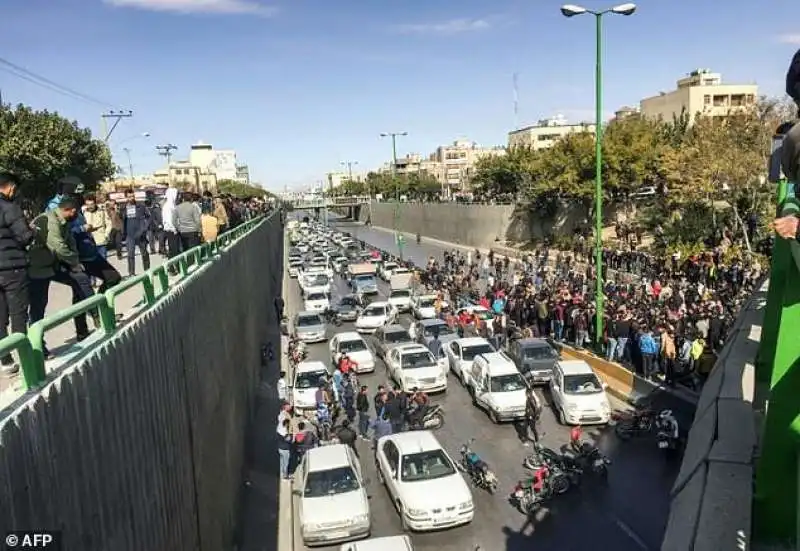 proteste in iran contro il caro prezzi  3