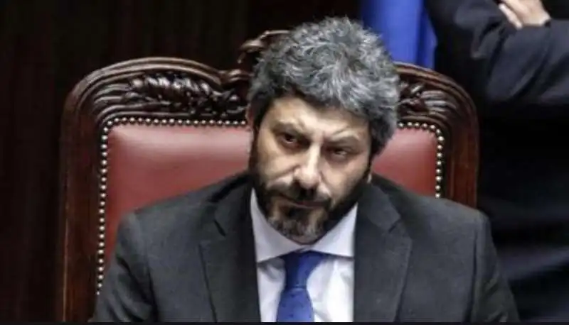 roberto fico corrucciato