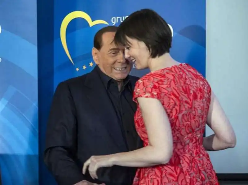 silvio berlusconi e lara comi vicini vicini