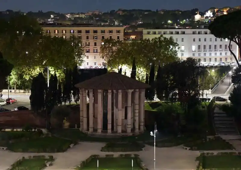 tempio di vesta visto dal terrazzo di palazzo rhinoceros