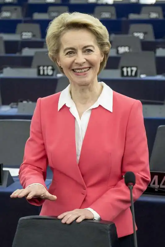 ursula von der leyen  6