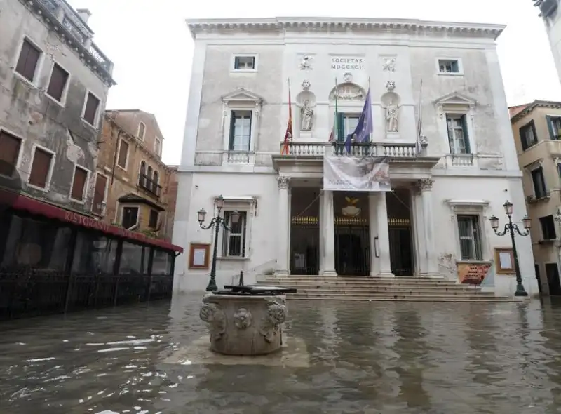 venezia   acqua alta e maltempo 3