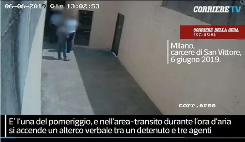 agenti di polizia penitenziaria picchiano un detenuto a san vittore 1