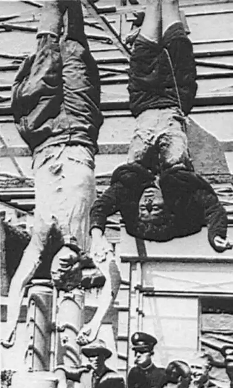 benito mussolini   claretta petacci appesi a piazzale loreto