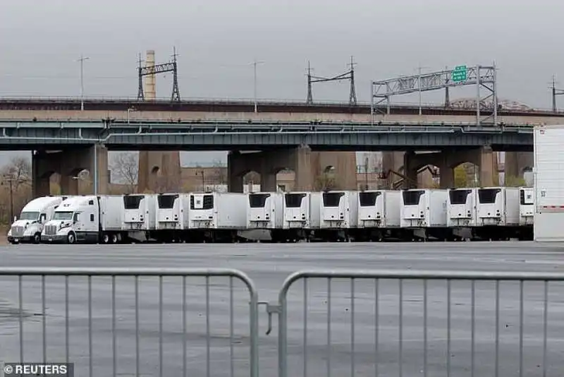 brooklyn new york camion refrigerati con cadaveri da covid 