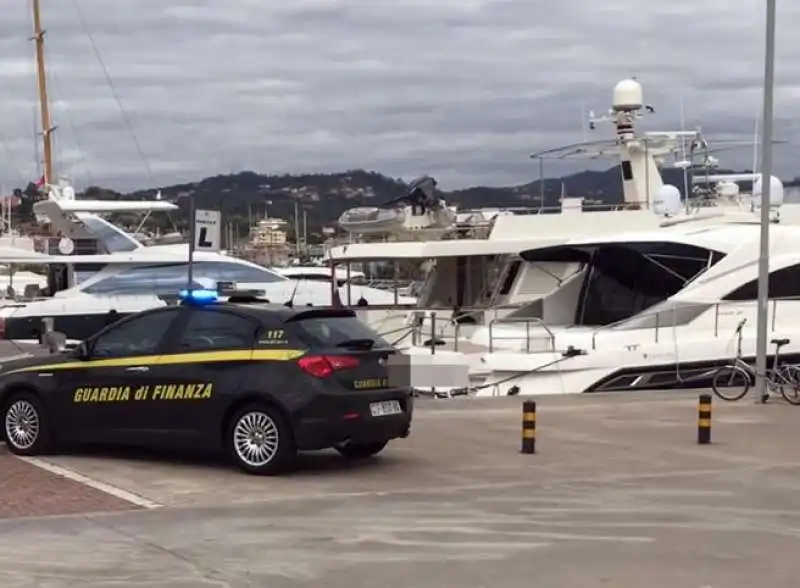 caporalato nei cantieri degli yacht di lusso a la spezia 1