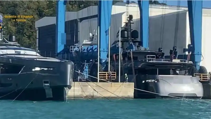 caporalato nei cantieri degli yacht di lusso a la spezia 2