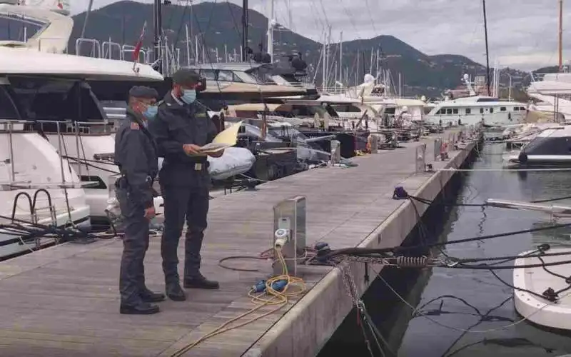 caporalato nei cantieri degli yacht di lusso a la spezia 4