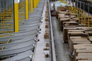 centro distribuzione amazon in california 5