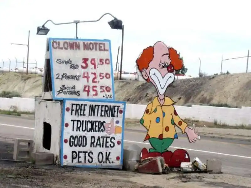 clown motel tonopah