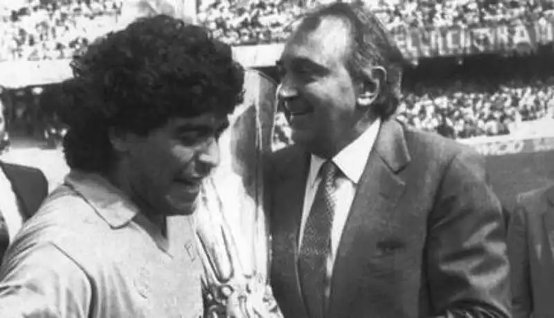 DIEGO MARADONA E CORRADO FERLAINO   