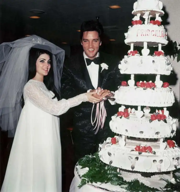 elvis presley e priscilla   matrimonio a las vegas 