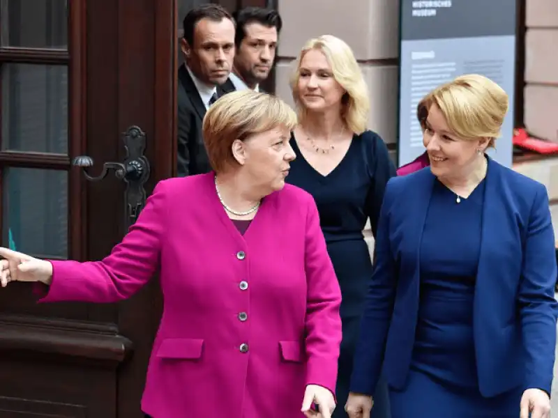 franziska fey e angela merkel 5