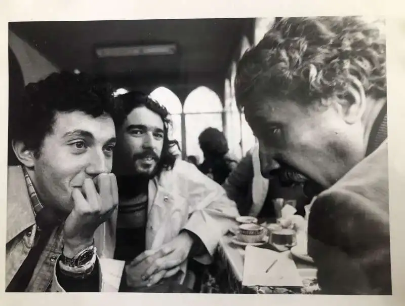 Fulvio Abbate, Franco Zecchin e lo scrittore Gaetano Testa (foto di Letizia Battaglia)  