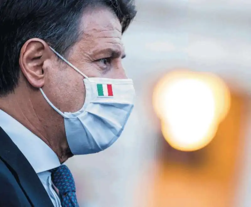 GIUSEPPE CONTE CON LA MASCHERINA