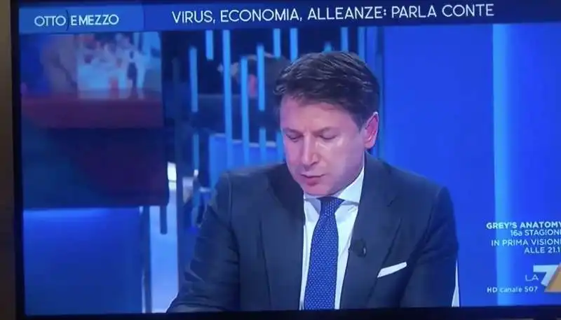 giuseppe conte dalla gruber legge le risposte 1