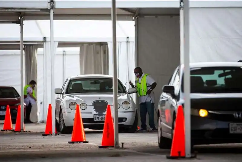 il voto in texas al drive through 