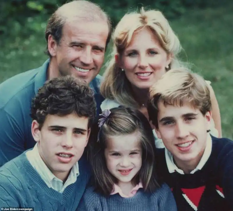 joe biden con la seconda moglie jill, i figli hunter e beau e la figlia ashley