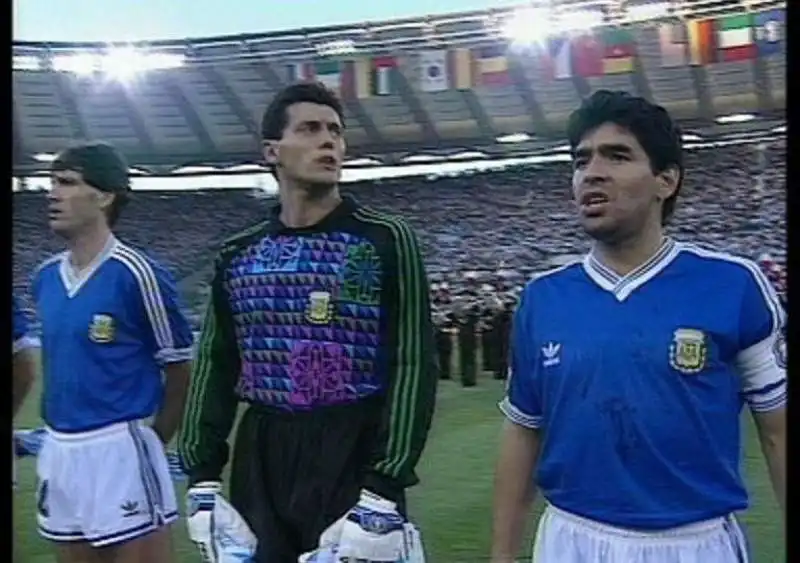 MARADONA FISCHIATO ALL OLIMPICO