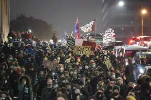 marcia black lives matter a seattle durante la notte elettorale