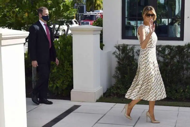 MELANIA  TRUMP  IN GUCCI AL VOTO IN FLORIDA