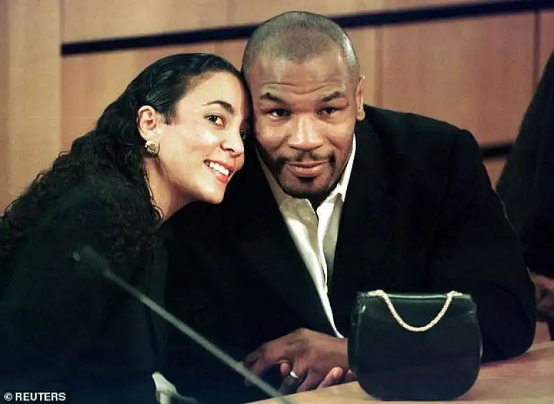 mike tyson con la seconda moglie monica turner 