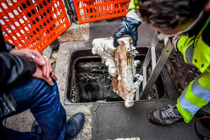 milano, rapina alla filiale di credit agricole di piazza ascoli  17