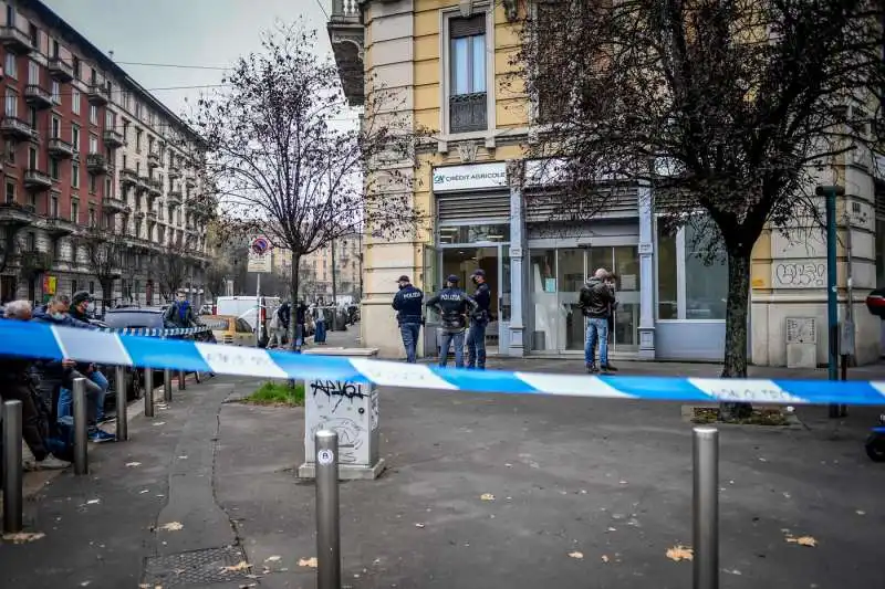 milano, rapina alla filiale di credit agricole di piazza ascoli  6