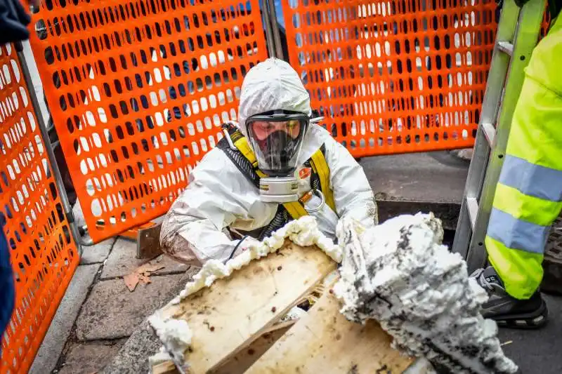 milano, rapina alla filiale di credite agricole di piazza ascoli 5