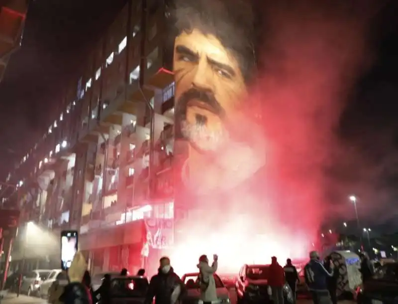 napoli ricorda maradona 33