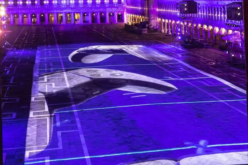 playstation illumina piazza san marco a venezia per il lancio di ps5  10