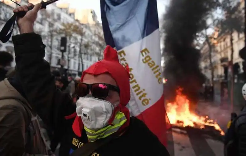 scontri marcia liberta' a parigi 10