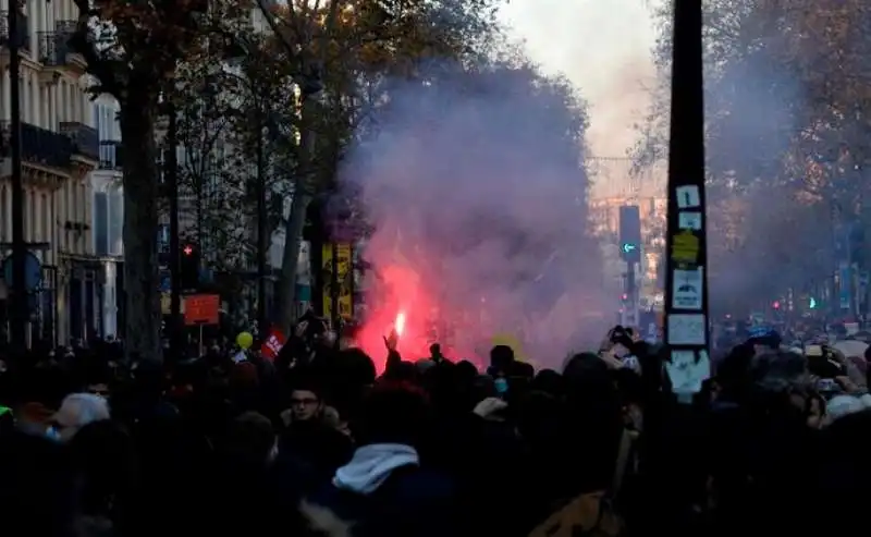 scontri marcia liberta' a parigi 2