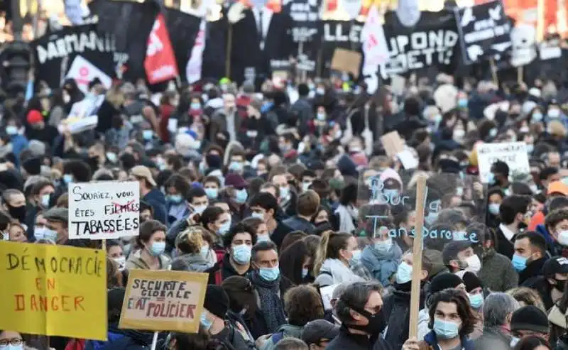 scontri marcia liberta' a parigi 5