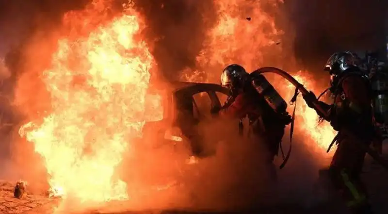 scontri marcia liberta' a parigi 9